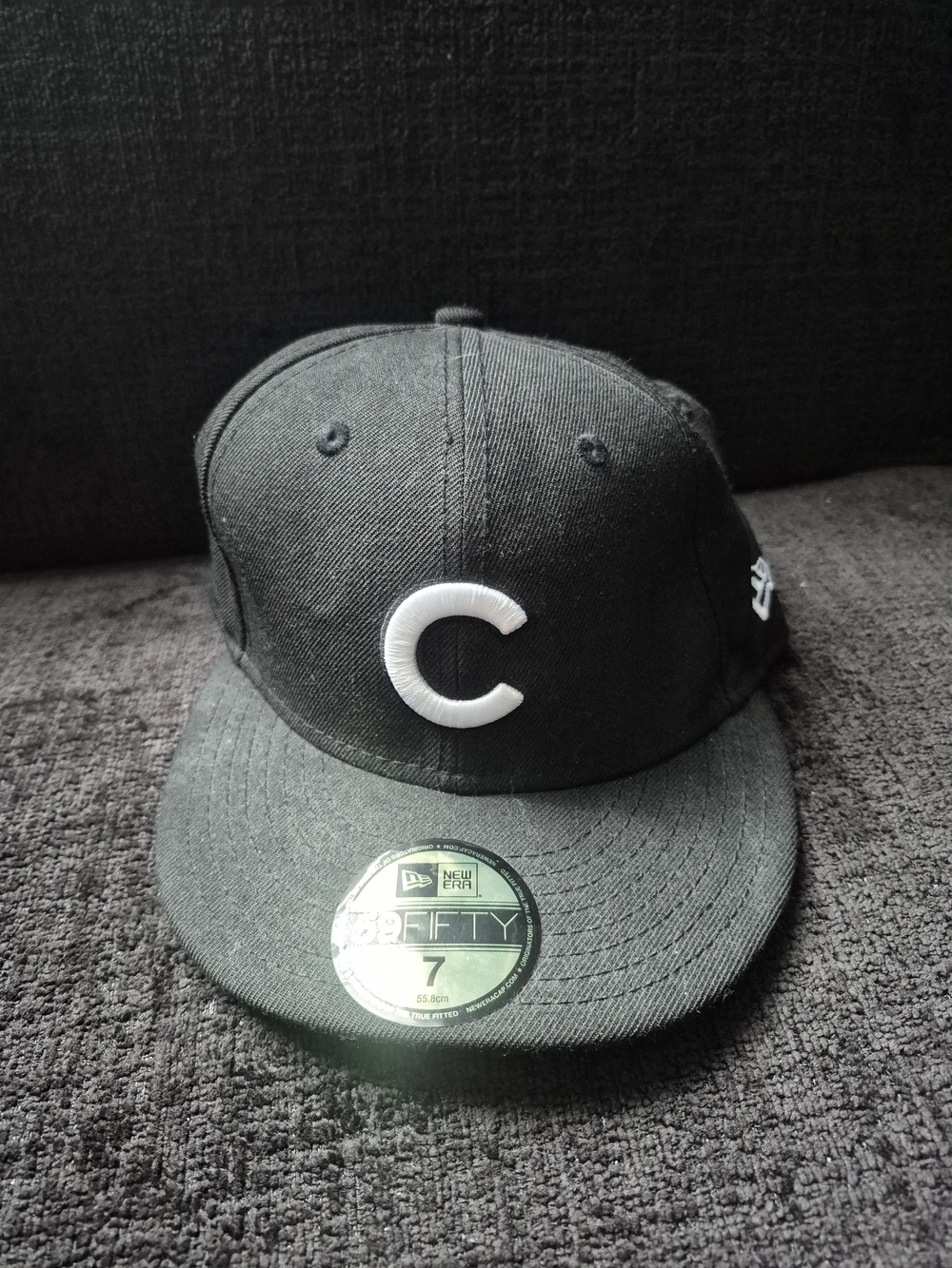 Chicago Cubs New Era 59FIFTY Fitted Cap - Black - Size 7 (Excellent Cond.)